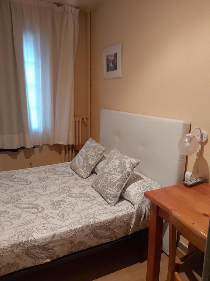 Hostal Porta De Nuria Ribes De Freser Eksteriør billede