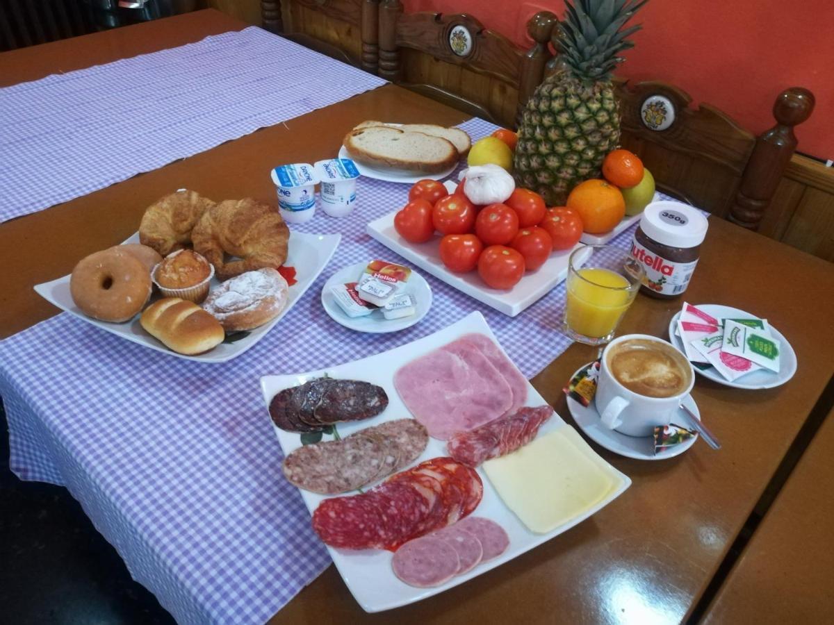 Hostal Porta De Nuria Ribes De Freser Eksteriør billede