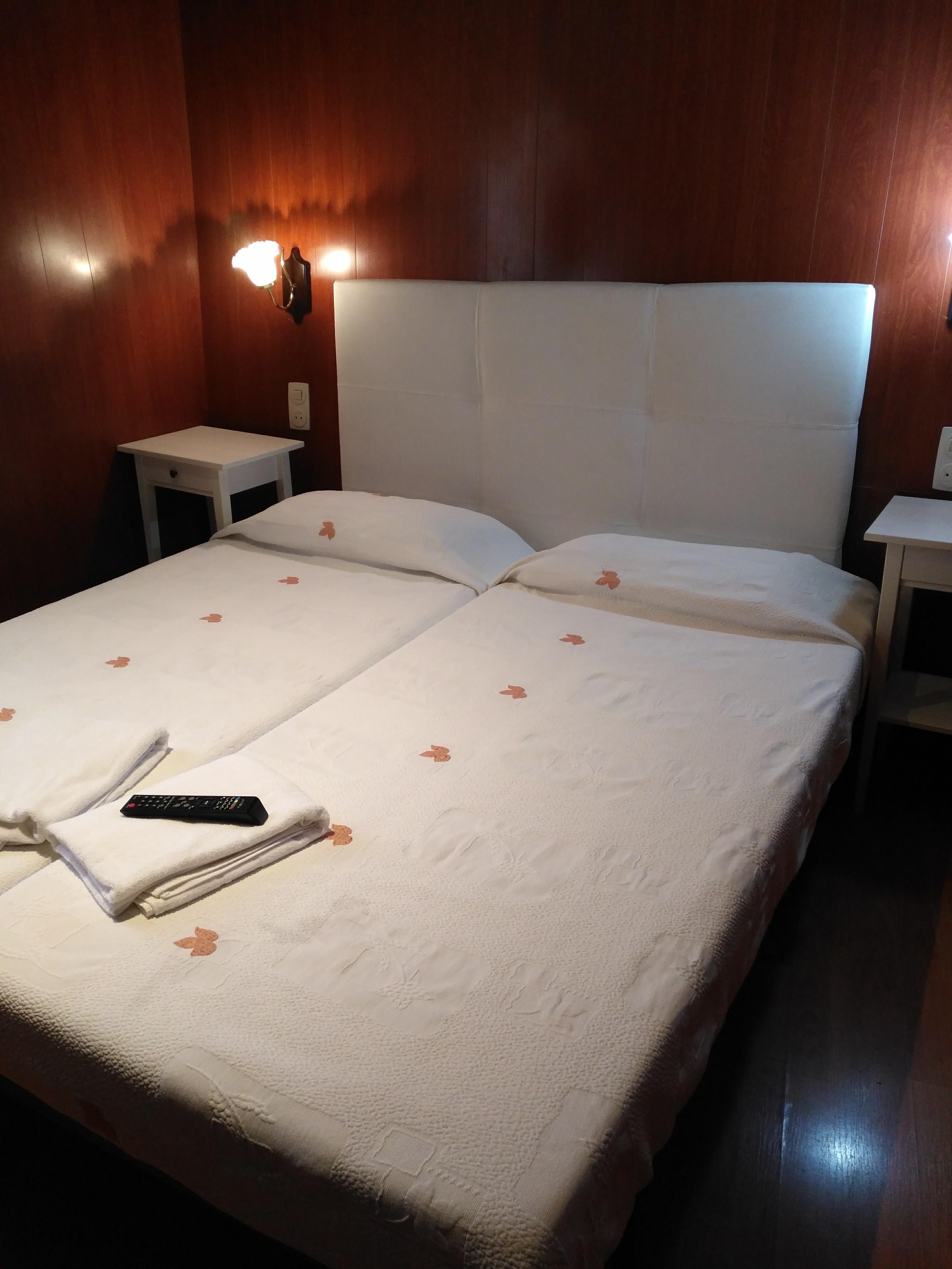 Hostal Porta De Nuria Ribes De Freser Eksteriør billede