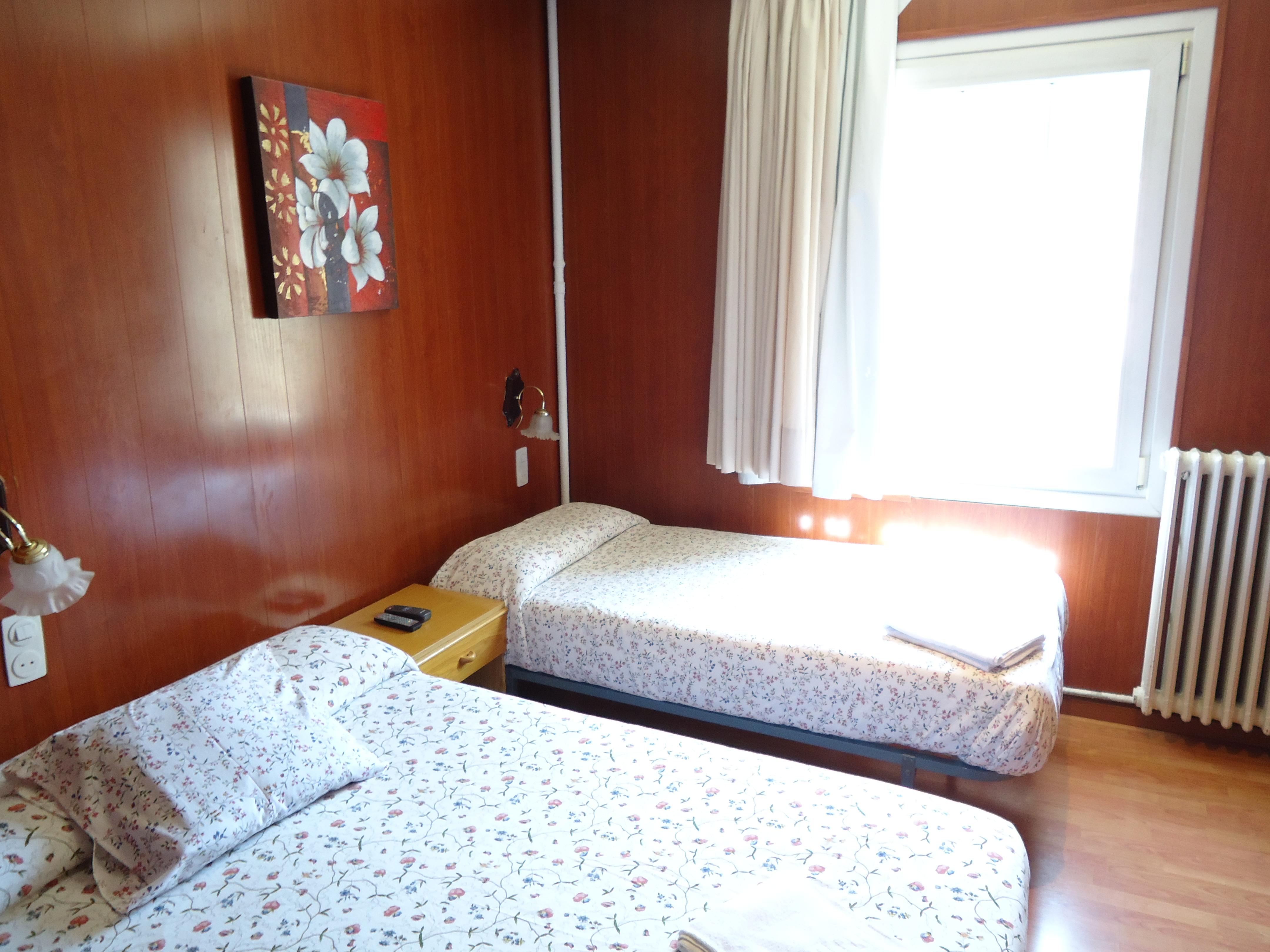 Hostal Porta De Nuria Ribes De Freser Eksteriør billede