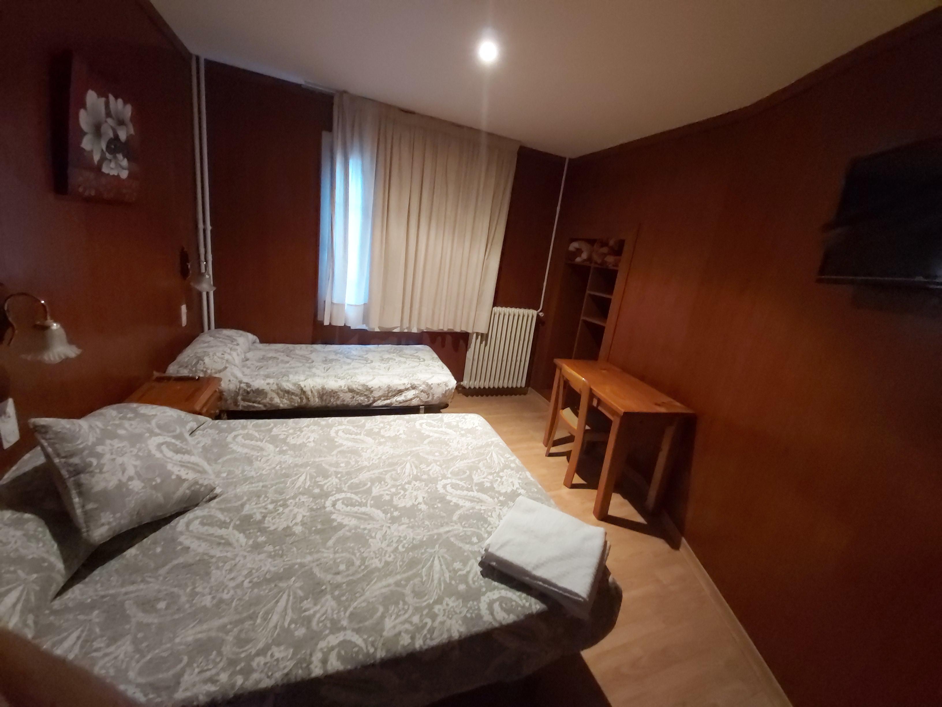 Hostal Porta De Nuria Ribes De Freser Eksteriør billede