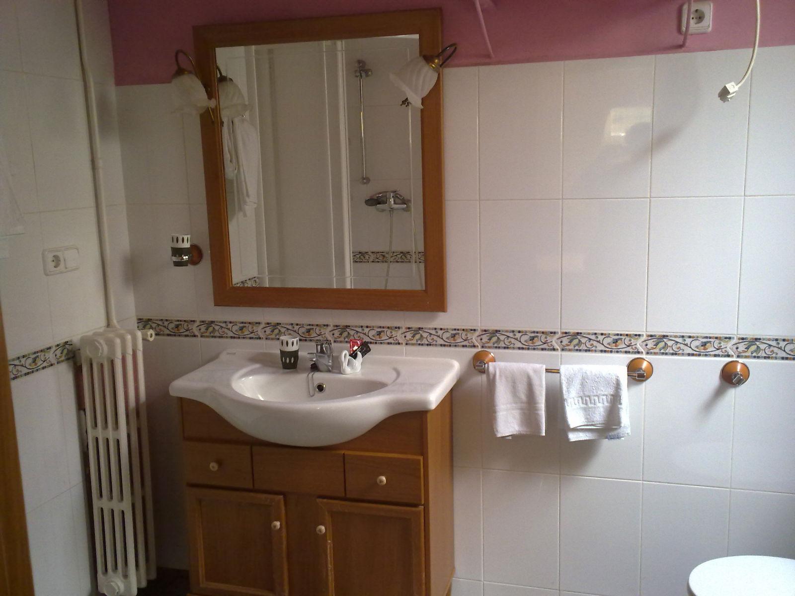 Hostal Porta De Nuria Ribes De Freser Eksteriør billede