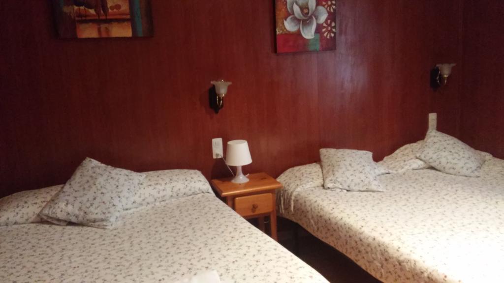 Hostal Porta De Nuria Ribes De Freser Eksteriør billede
