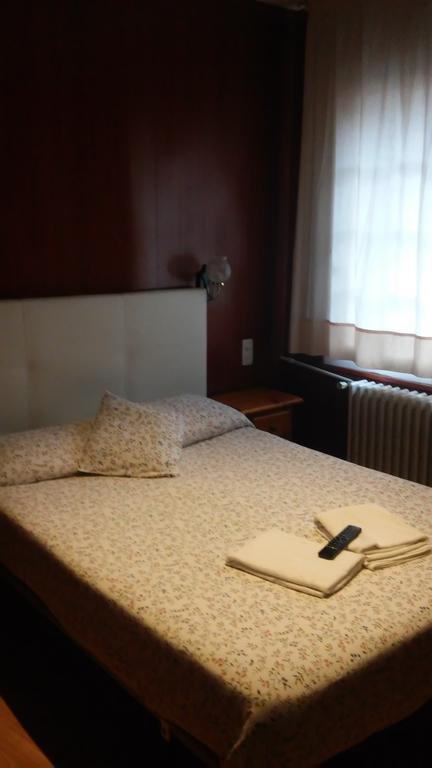 Hostal Porta De Nuria Ribes De Freser Eksteriør billede