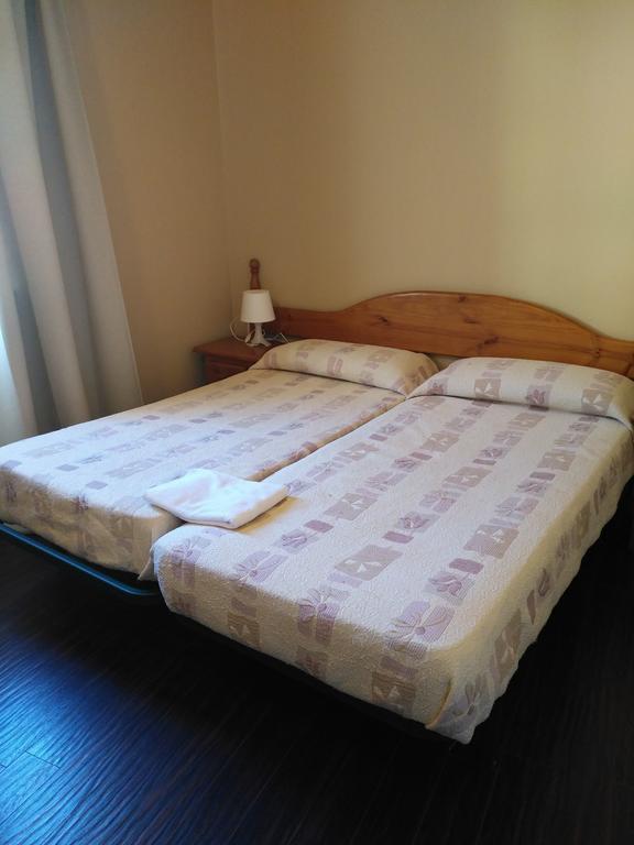 Hostal Porta De Nuria Ribes De Freser Eksteriør billede