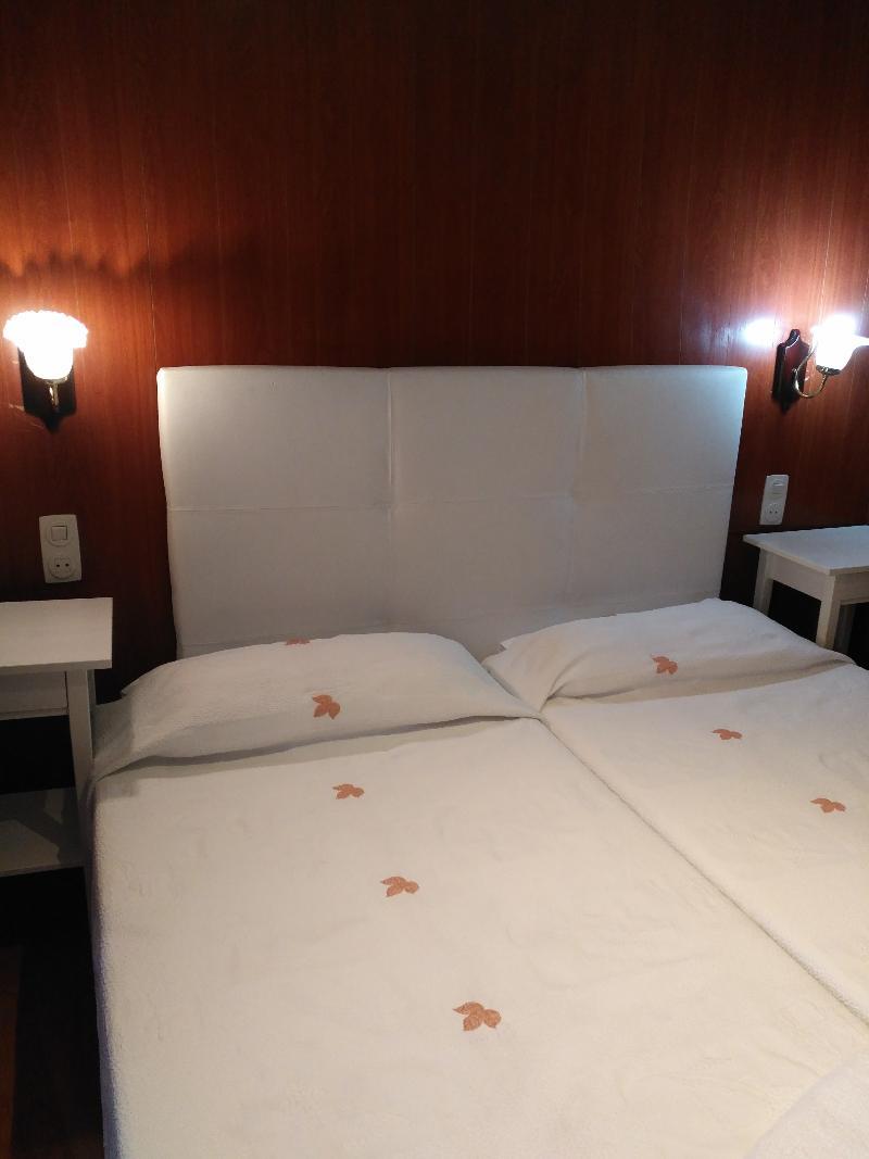 Hostal Porta De Nuria Ribes De Freser Eksteriør billede